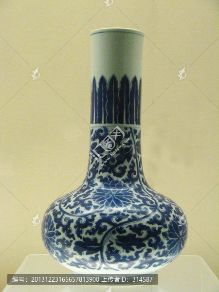 清康熙景德鎮(zhèn)窯青花纏枝蓮花紋瓶