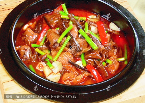 石鍋茶樹(shù)菇烹土雞