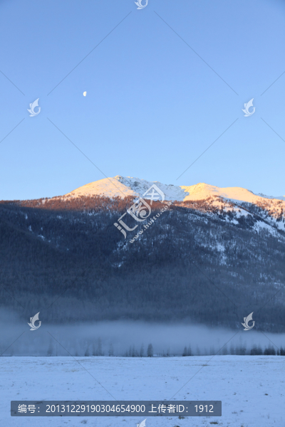 雪山晨光