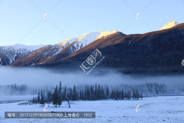 雪山晨光
