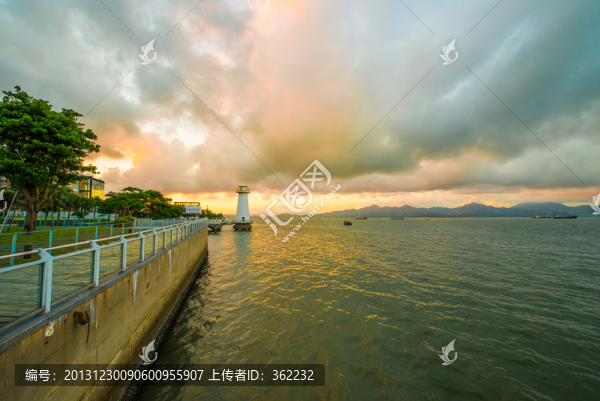 燈塔日出