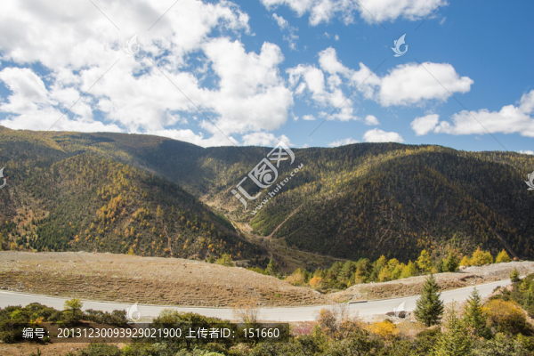 云南香格里拉山地