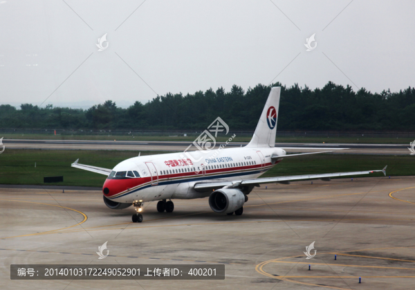 飛機場停機坪上民航客機
