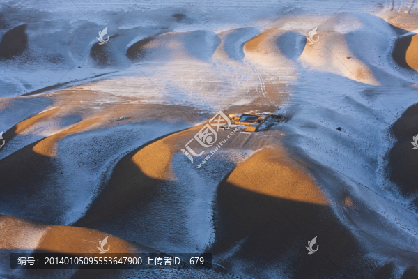 高原,,雪痕