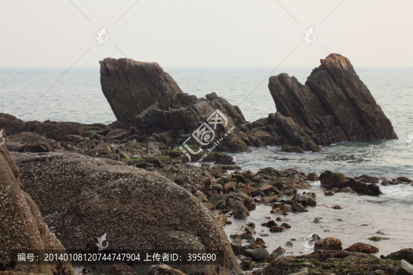 海邊礁石
