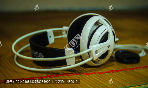 時(shí)尚耳機(jī)