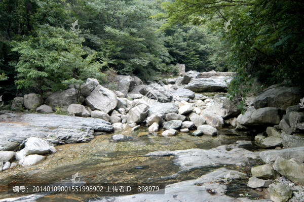 峽谷溪流