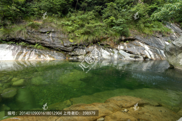 峽谷溪流