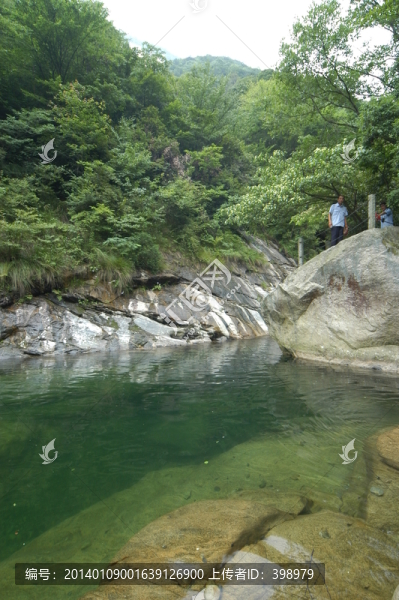 峽谷溪流