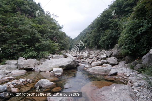 峽谷溪流