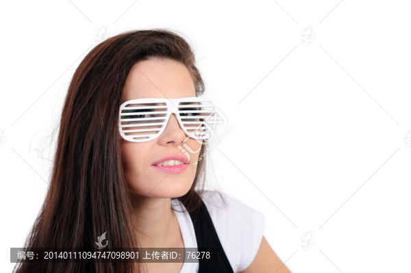 戴著眼鏡框的女孩