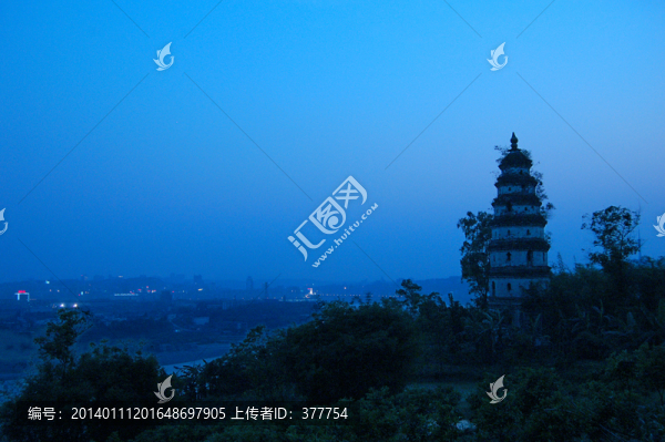 鎖江塔夜色