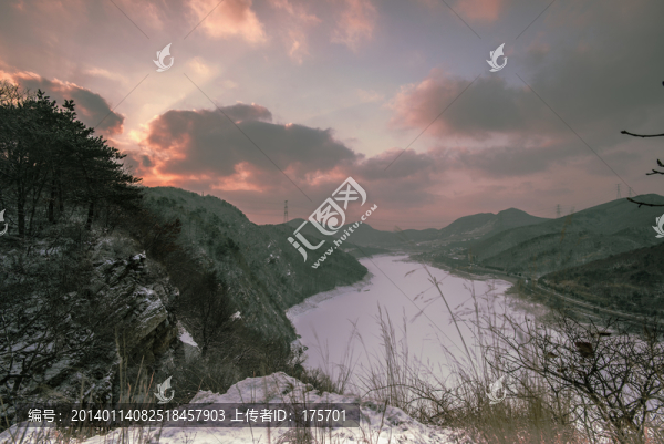 山川晚霞