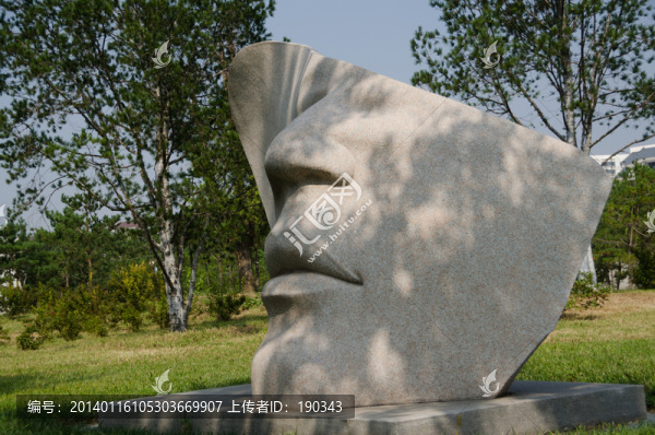 清華大學(xué)紫荊雕塑園jpg