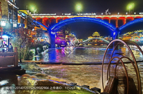 夜景鳳凰城