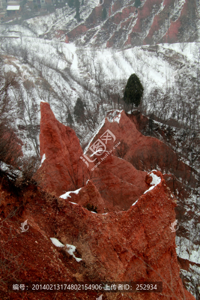 丹霞瑞雪