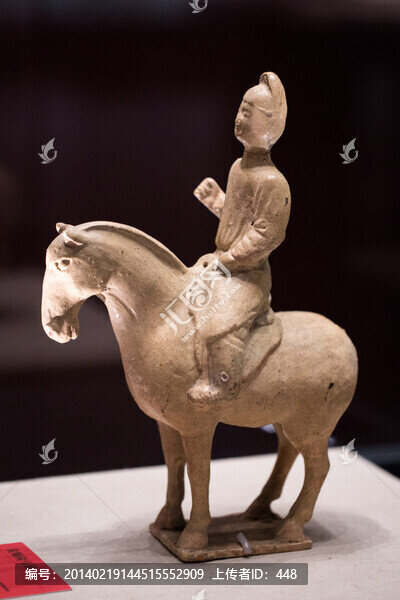 黃釉騎馬俑