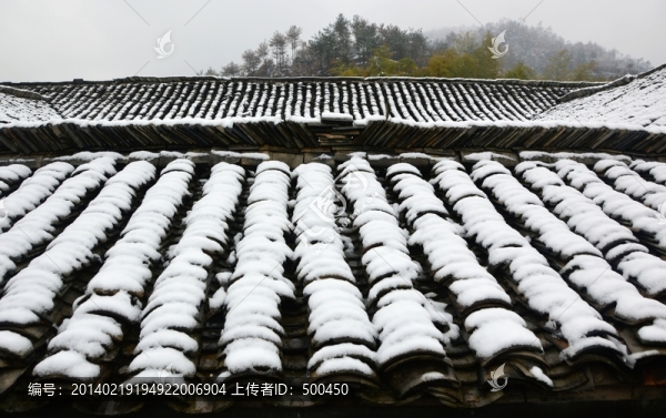 屋檐白雪