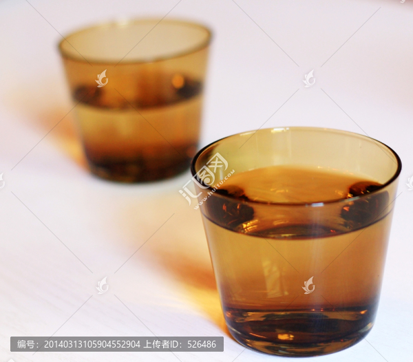 咖色水杯