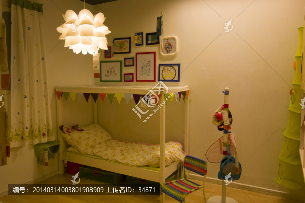 色彩活躍的兒童房