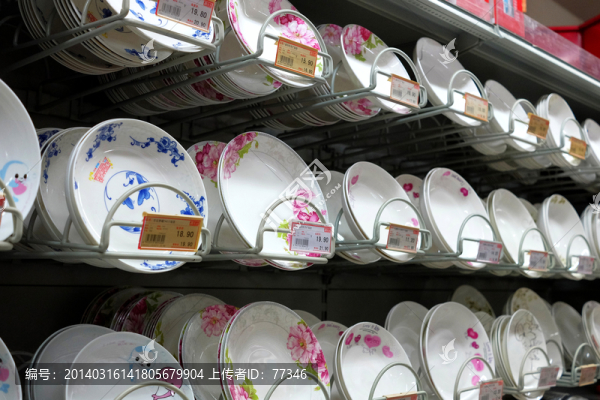 超市餐具陳列