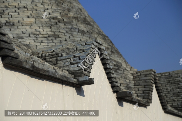 白色復(fù)古房檐