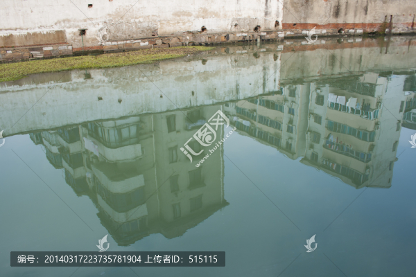 吳江垂虹景區(qū)居民小區(qū)的小河