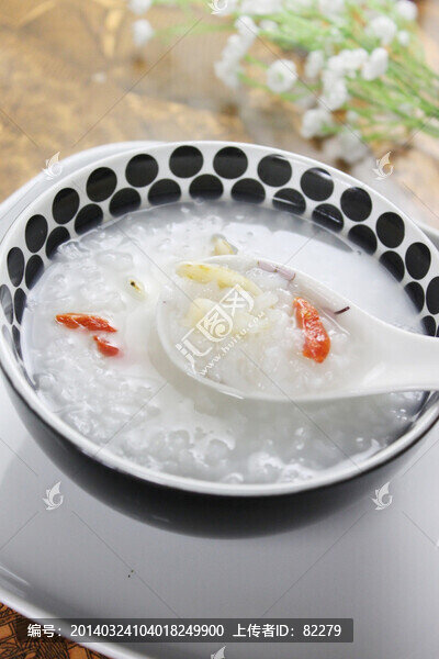 百合杞子粥