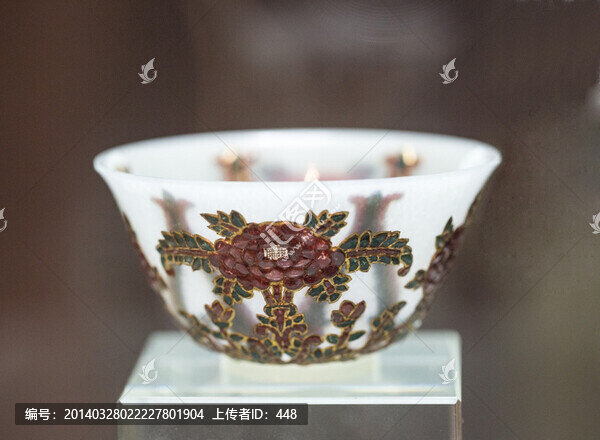 白玉嵌寶石描金碗
