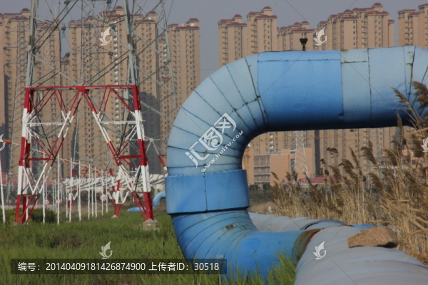 藍(lán)色的熱水管道