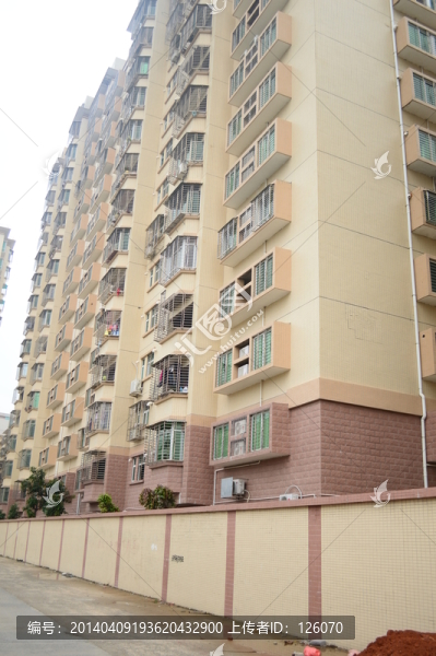 高樓大夏,窗戶