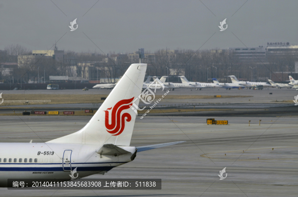 首都機(jī)場(chǎng)停機(jī)坪上的國(guó)航飛機(jī)