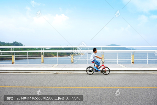 騎自行車
