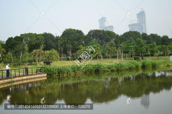 公園一角,鉤魚