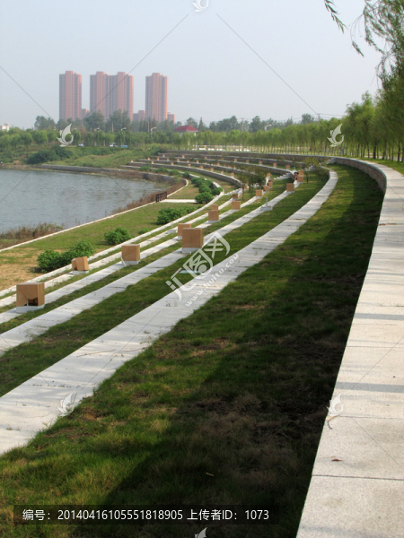 河畔護(hù)坡公園