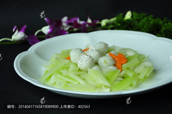 西芹百合炒墨魚丸