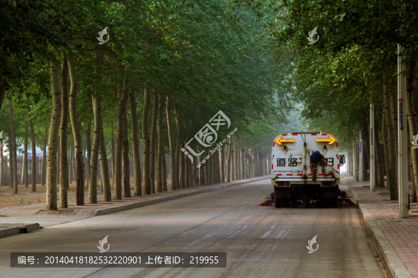 清晨,清掃車