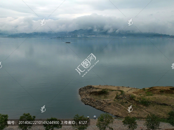 三峽雨霧