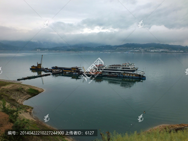 三峽雨霧
