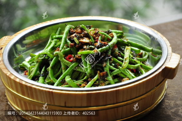 四月豆角炒肉泥