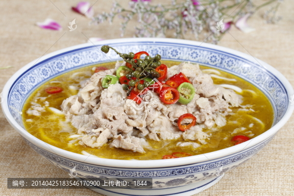 酸湯金針肥牛