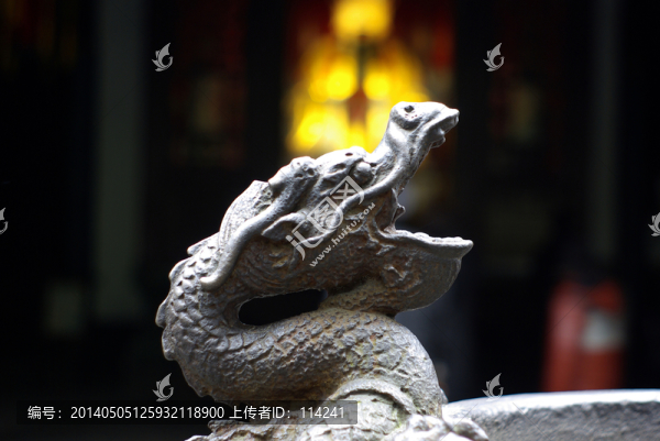 雕龍香爐