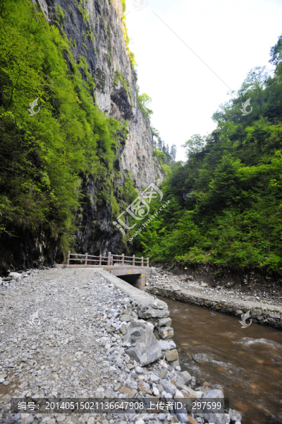 官鵝溝