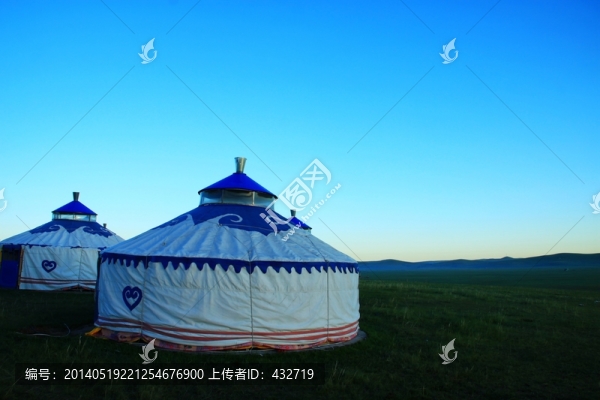 清晨的蒙古包