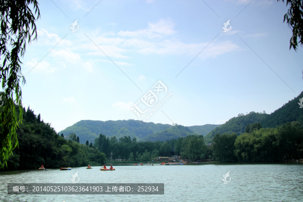 藍(lán)天白云