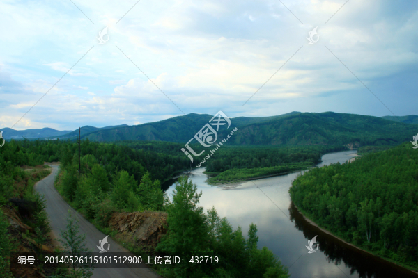 大興安嶺森林,河流,公路