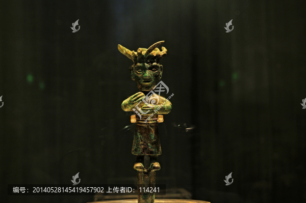 銅雕人像
