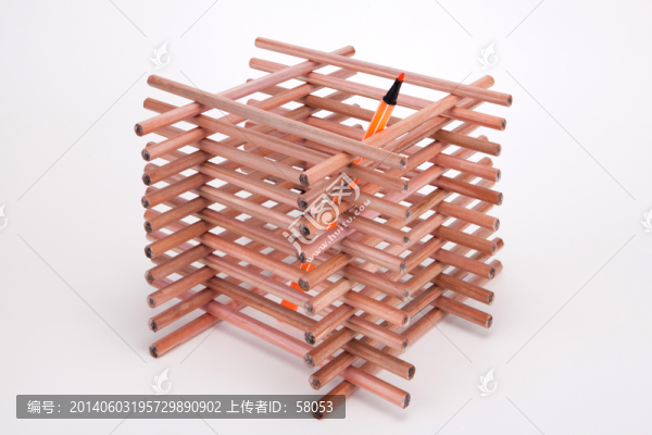 用鉛筆搭建