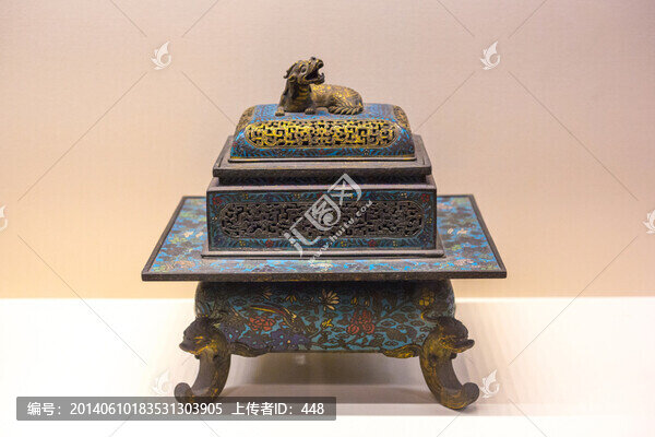銅胎掐絲琺瑯?biāo)墒笃咸宴U空香薰