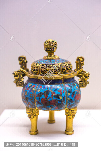 銅胎掐絲琺瑯花果紋三足爐